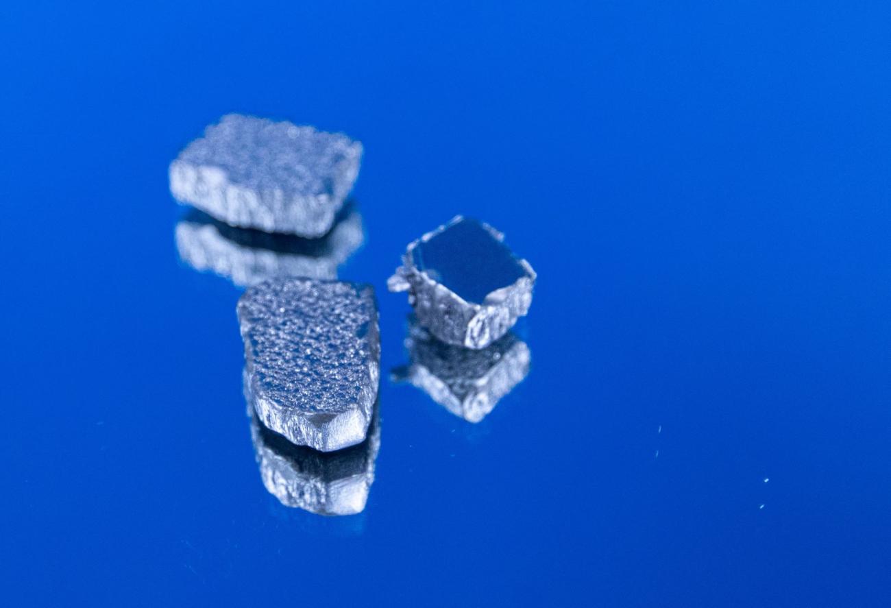 iron-nickel magnet material