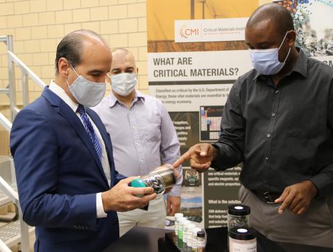 DOE Deputy Secretary Mark Menezes touring Ames Lab