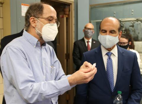 DOE Deputy Secretary Mark Menezes touring Ames Lab