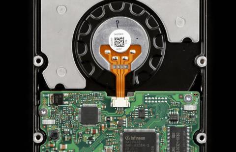 CMI researchers at ORNL developed a process that can help recover magnets from used computer hard drives, which was licensed to Momentum Technologies