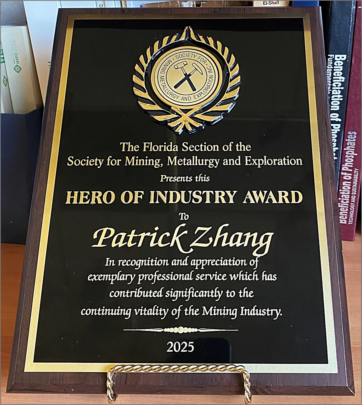 plaque: CMI Project Lead Patrick Zhang, Florida Industrial & Phosphate Research Institute (FIPR Institute) received the Hero of Industry Award from the Florida Section of the Society for Mining, Metallurgy & Exploration. 