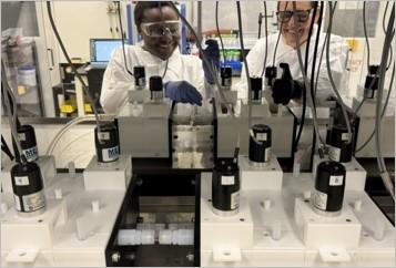 two people working in a research laboratory